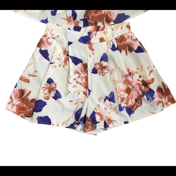 FLORAL PRINT HALTER SHORT ROMPER With Halterneck Detail 2 Piece Set Ivory Small - Picture 5 of 9